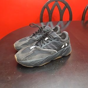 Yeezy boost 700 utility black